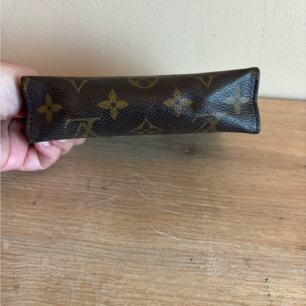 Authentic Louis Vuitton monogram case - image 4